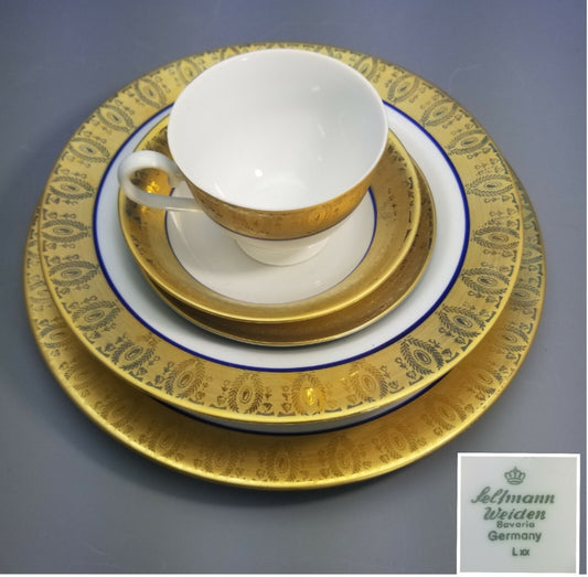 81pc Set Gold Encrusted Cobalt Blue & White Soup Tureen Serving Platters Teapot