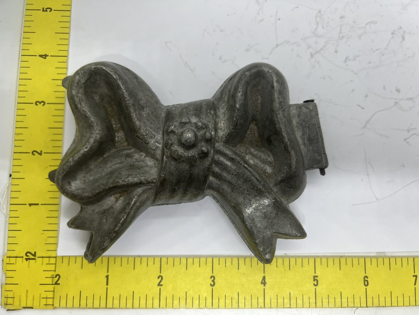 Antique Bow #295 Pewter Chocolate Candy Ice Cream Mold