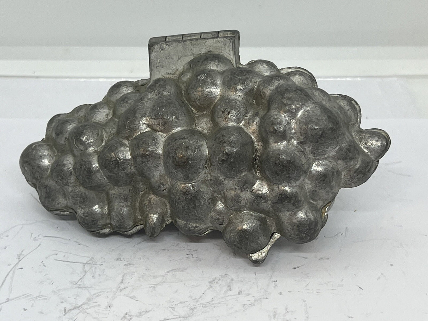 Antique Bunch Of Grapes #159 Pewter Chocolate Candy Ice Cream