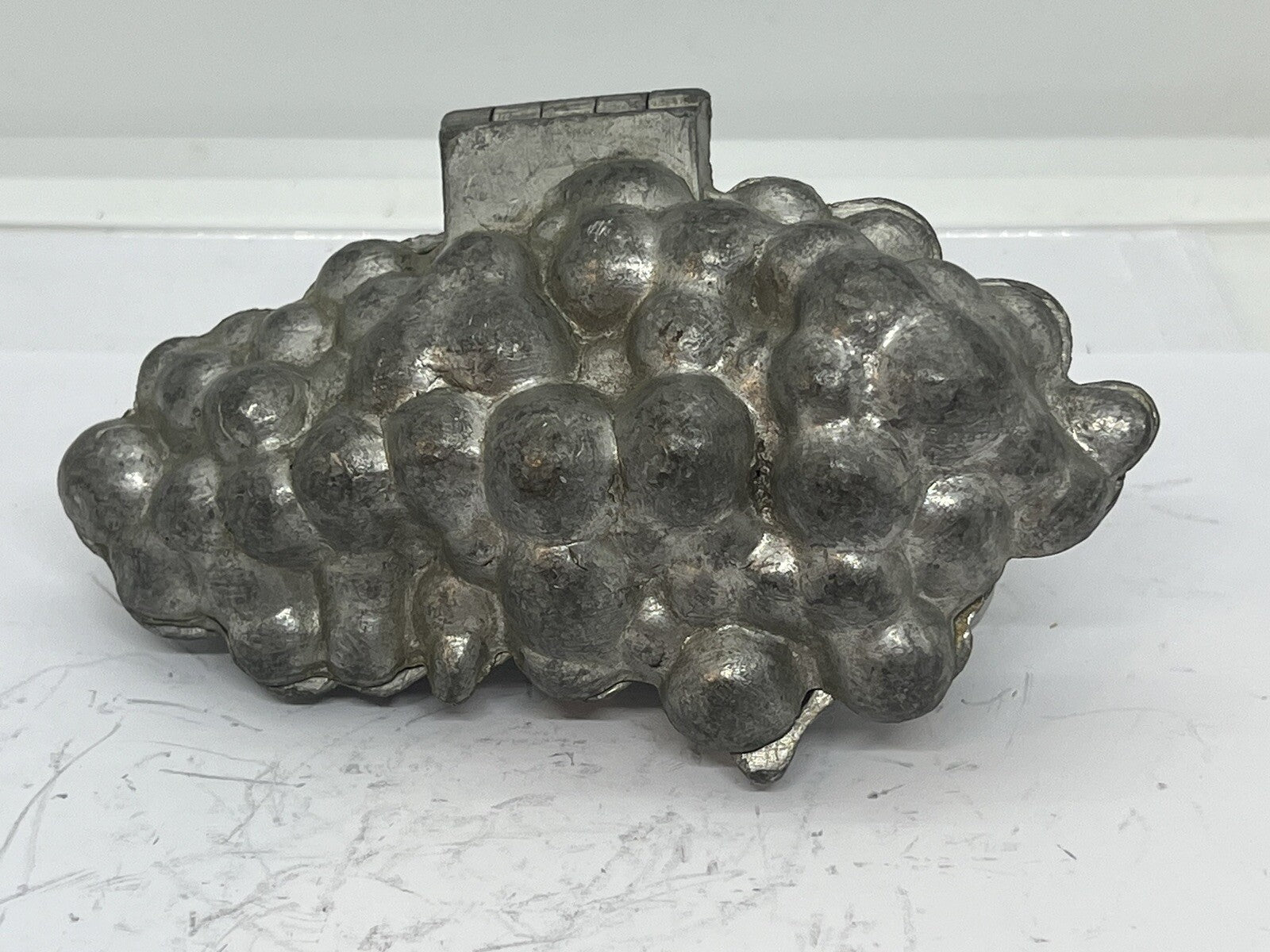 Antique Bunch Of Grapes #159 Pewter Chocolate Candy Ice Cream