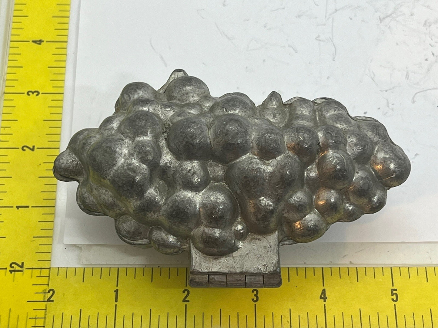 Antique Bunch Of Grapes #159 Pewter Chocolate Candy Ice Cream