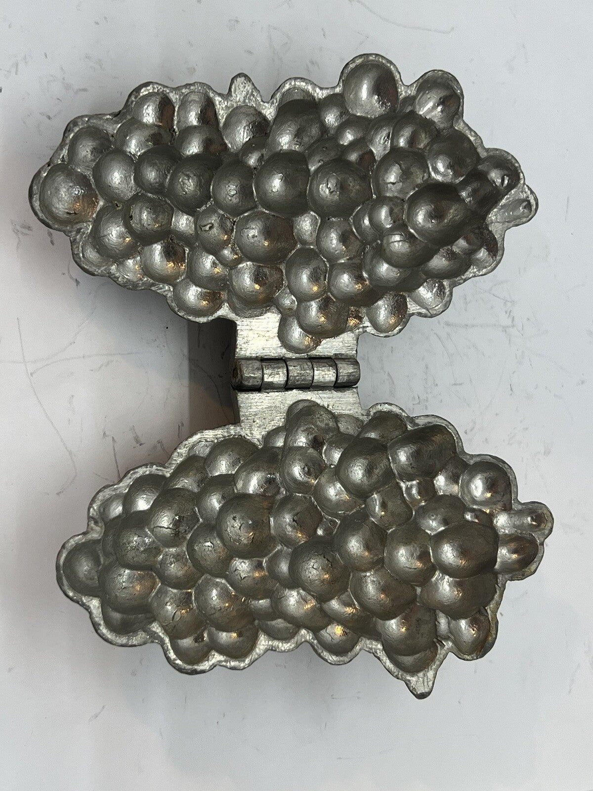 Antique Bunch Of Grapes #159 Pewter Chocolate Candy Ice Cream