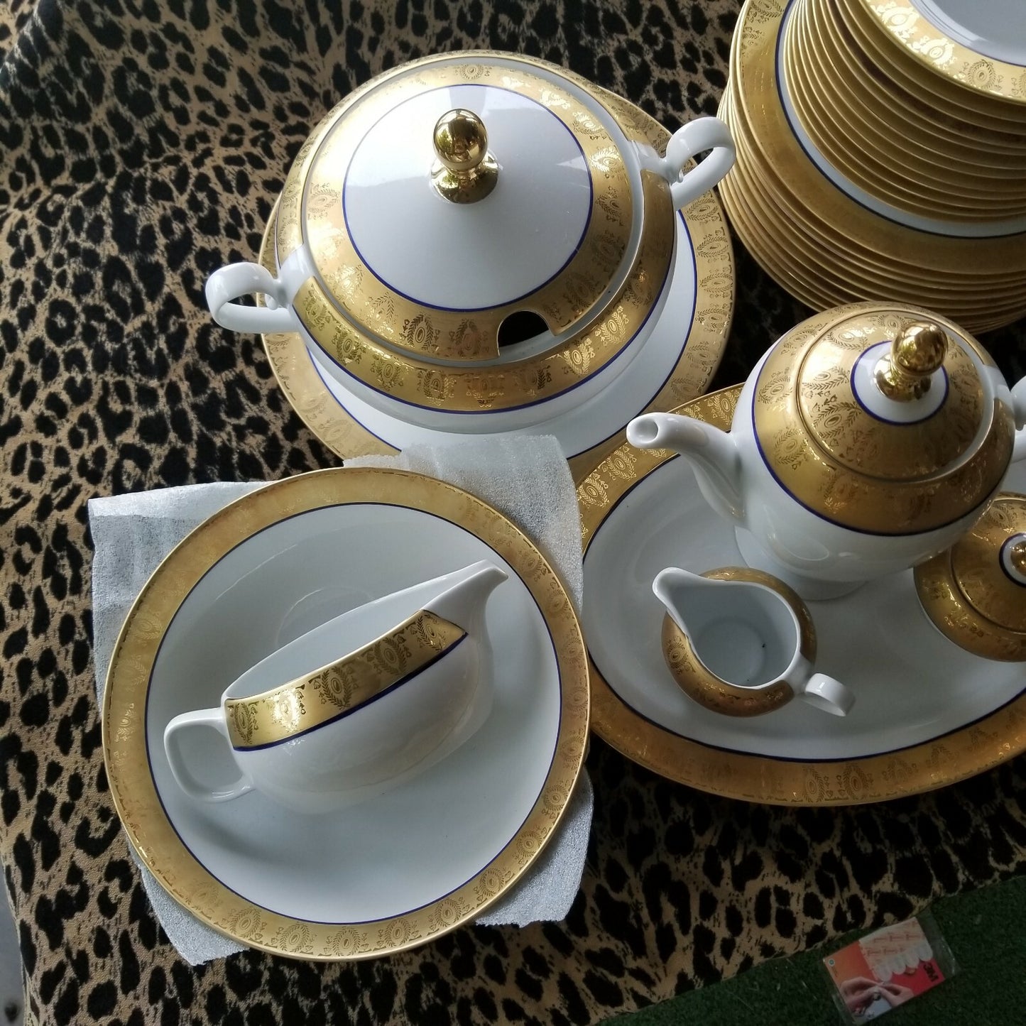 81pc Set Gold Encrusted Cobalt Blue & White Soup Tureen Serving Platters Teapot