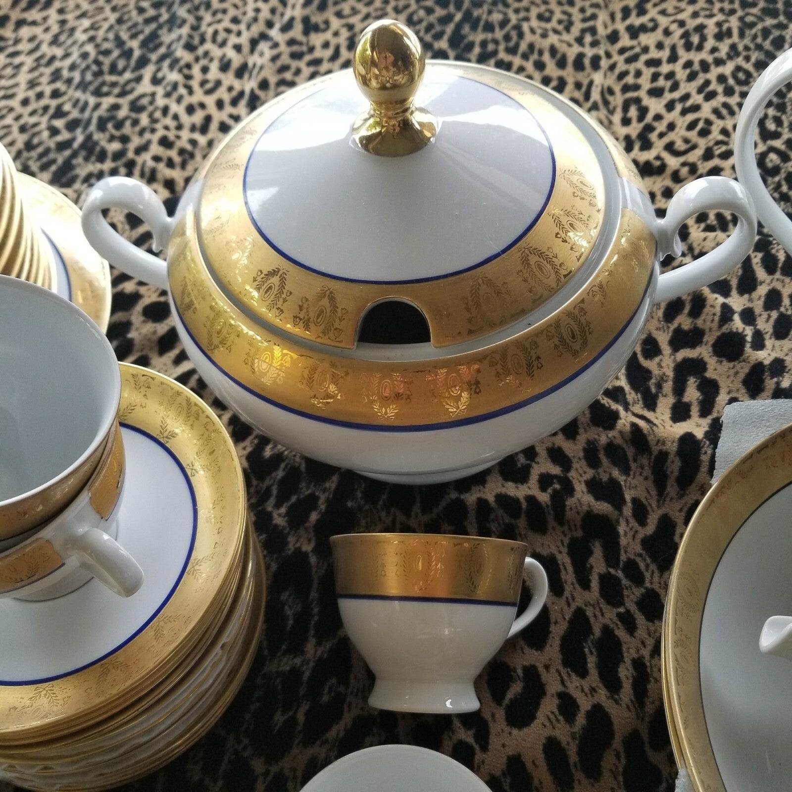 81pc Set Gold Encrusted Cobalt Blue & White Soup Tureen Serving Platters Teapot