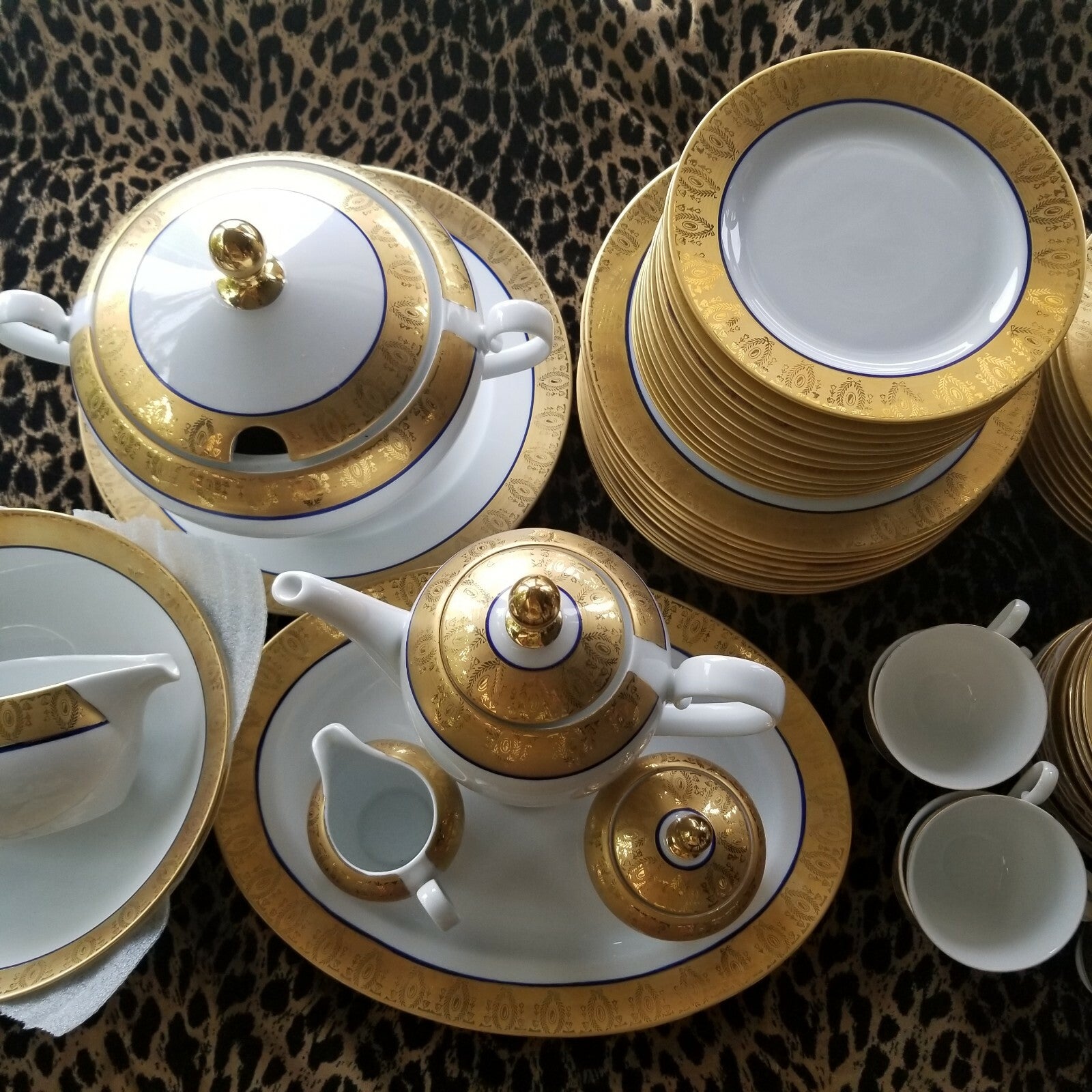 81pc Set Gold Encrusted Cobalt Blue & White Soup Tureen Serving Platters Teapot