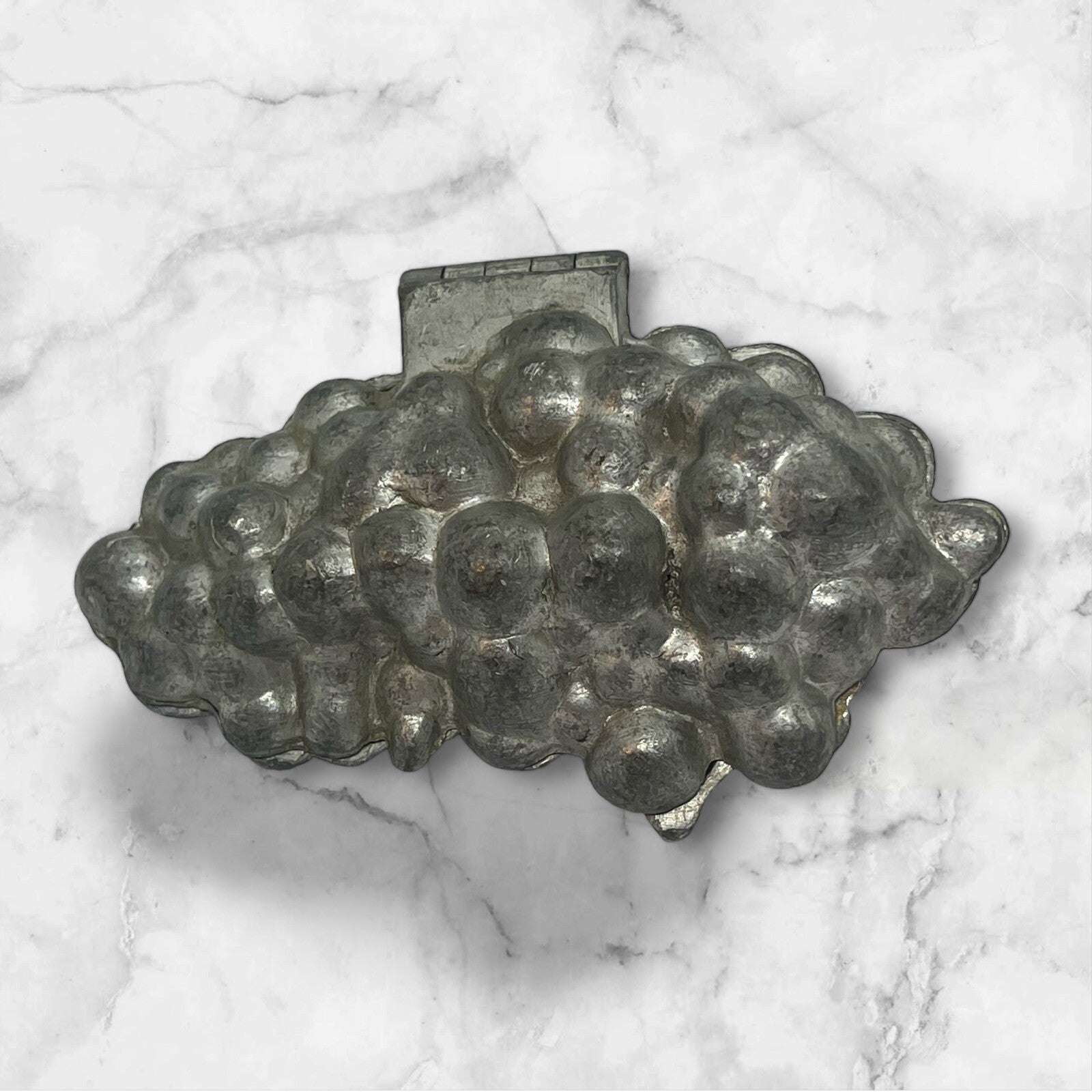 Antique Bunch Of Grapes #159 Pewter Chocolate Candy Ice Cream