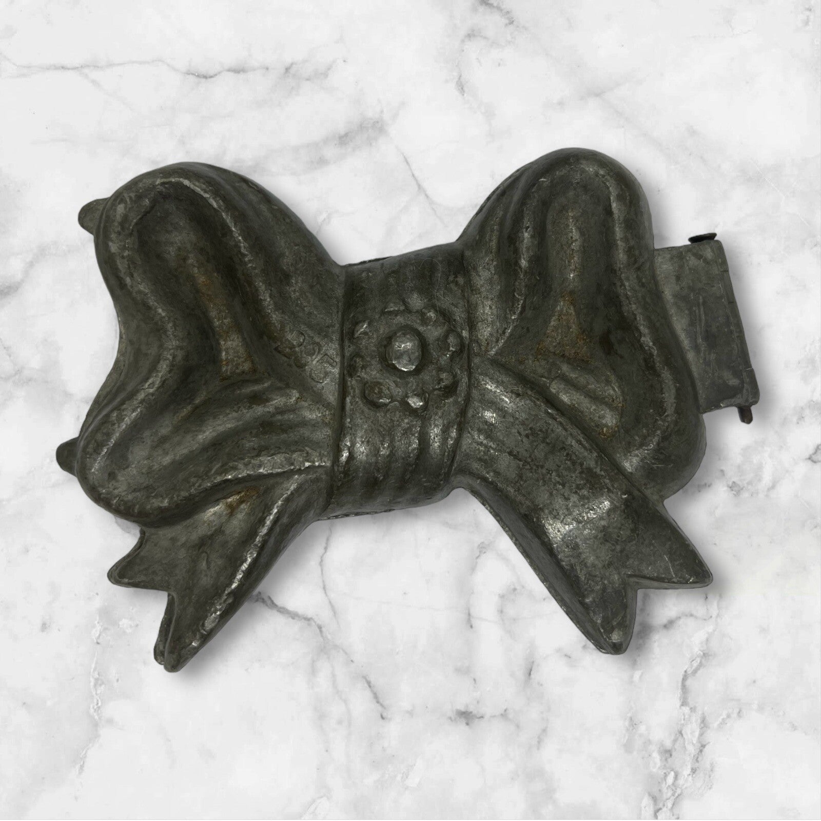Antique Bow #295 Pewter Chocolate Candy Ice Cream Mold