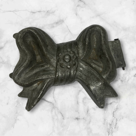 Antique Bow #295 Pewter Chocolate Candy Ice Cream Mold