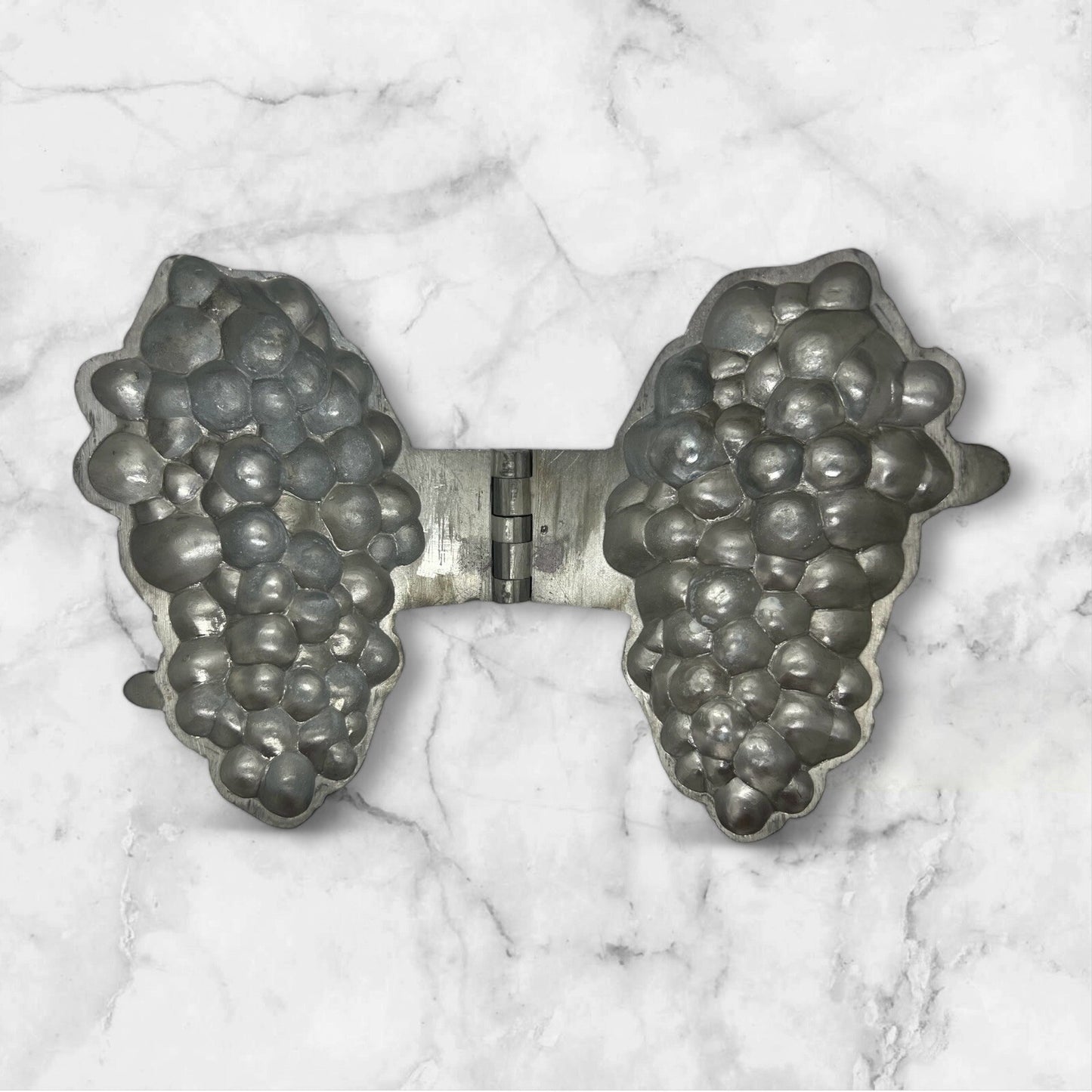 Antique Bunch Of Grapes #278 Pewter Chocolate Candy Ice Cream