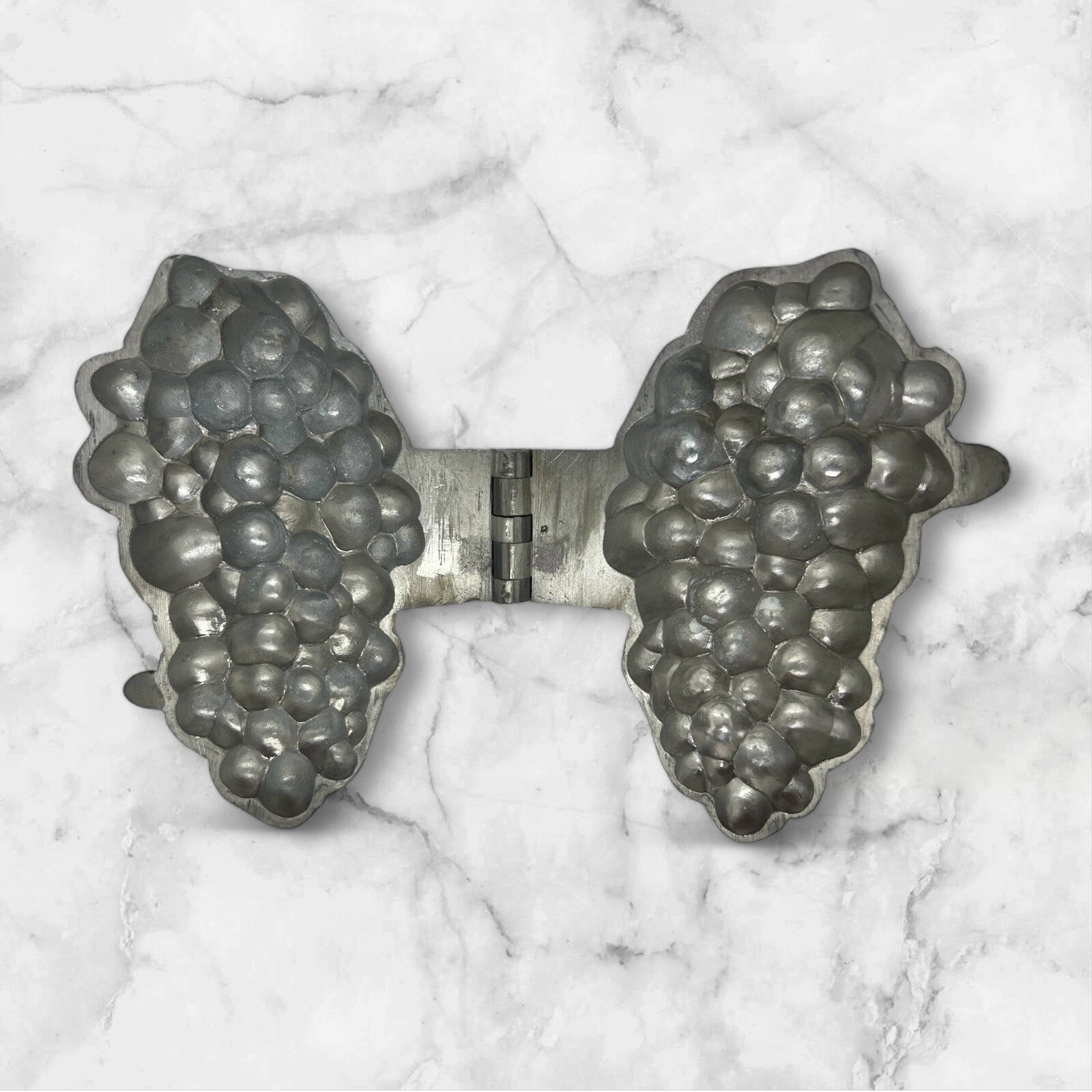 Antique Bunch Of Grapes #278 Pewter Chocolate Candy Ice Cream