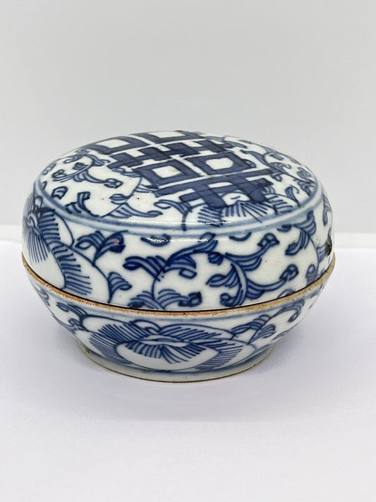 Antique Chinese Blue & White Porcelain Covered box