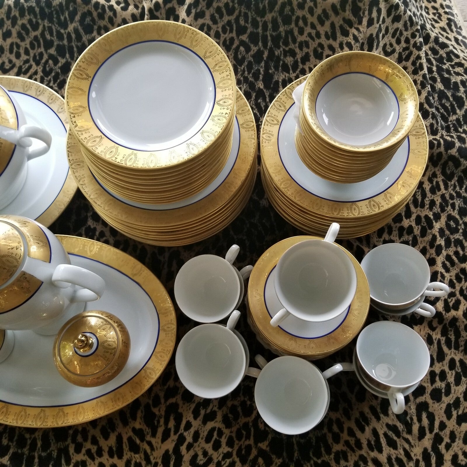 81pc Set Gold Encrusted Cobalt Blue & White Soup Tureen Serving Platters Teapot