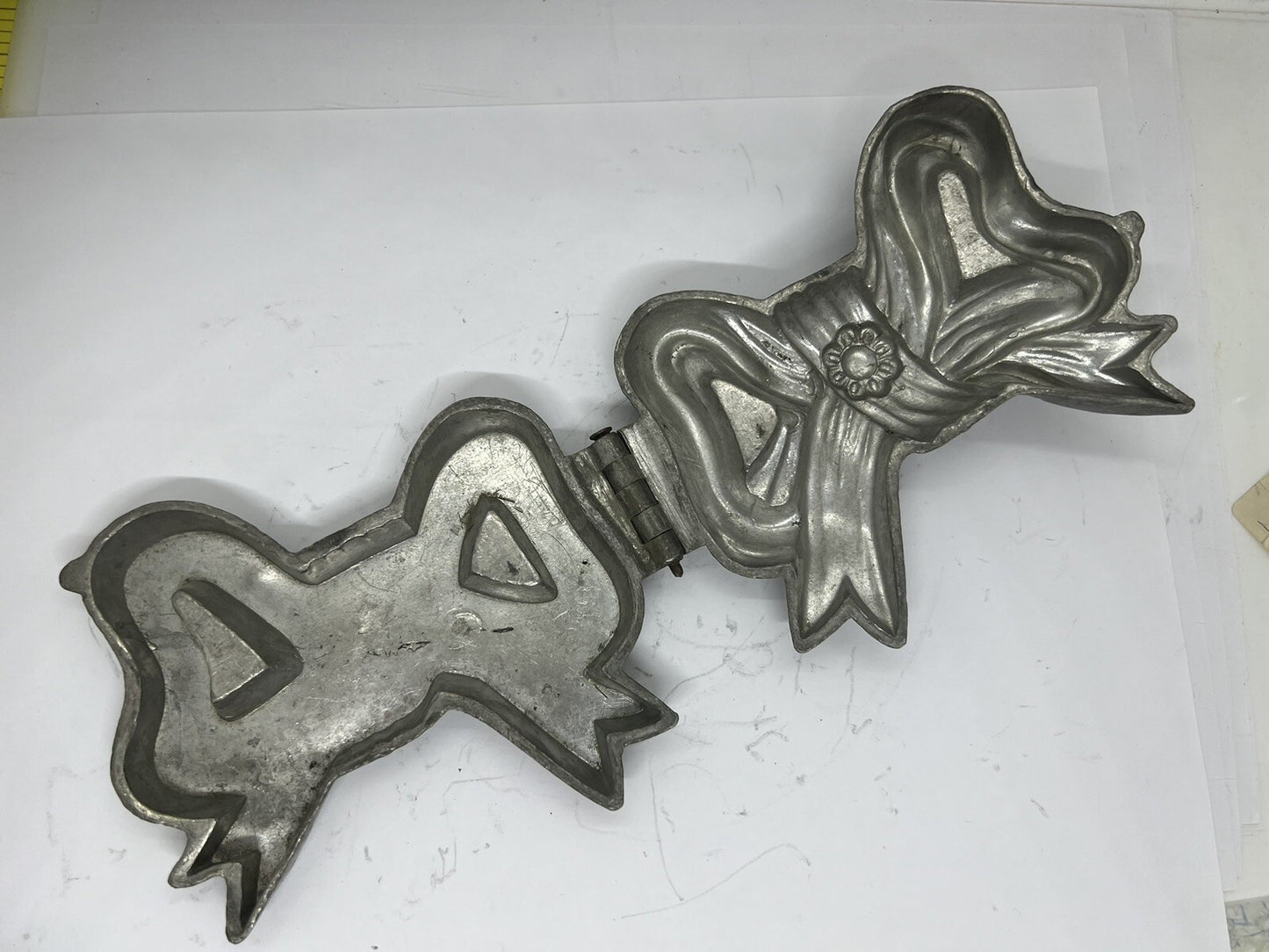 Antique Bow #295 Pewter Chocolate Candy Ice Cream Mold