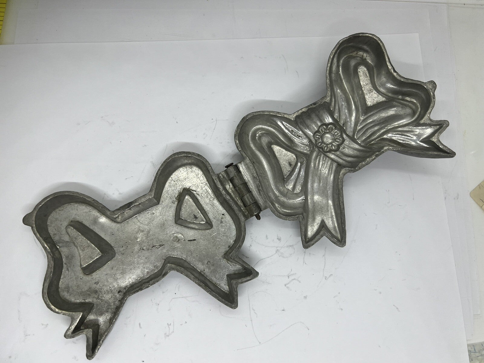 Antique Bow #295 Pewter Chocolate Candy Ice Cream Mold